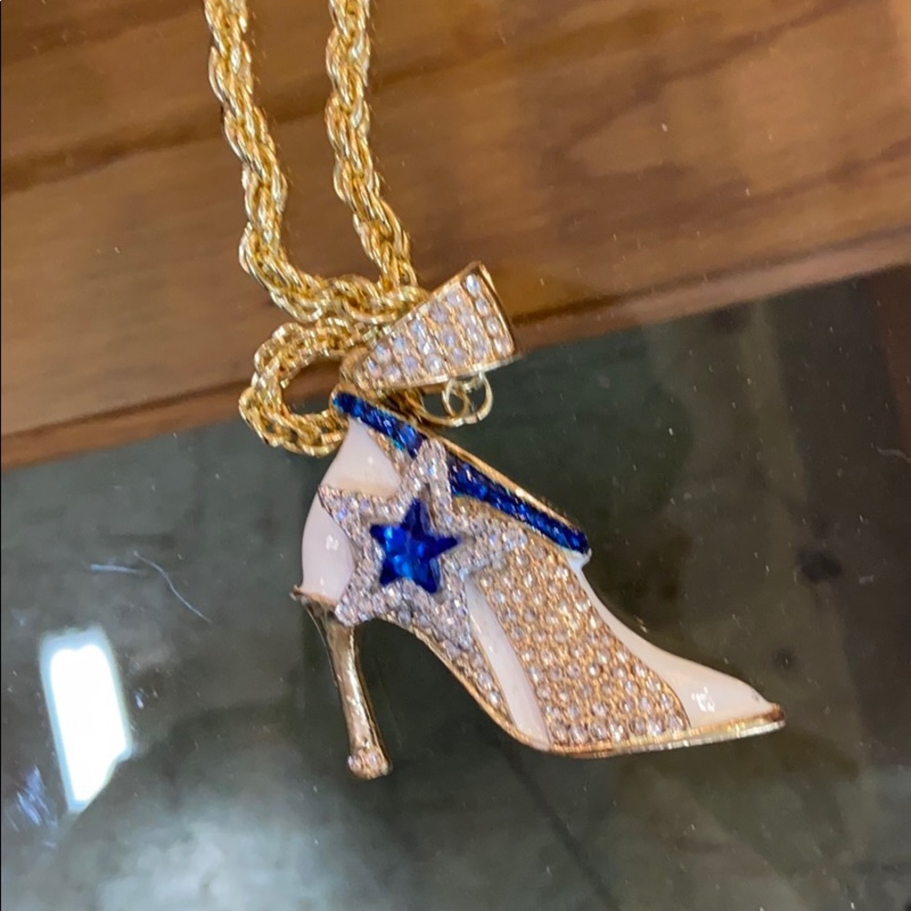 Dallas Cowboys women’s necklace